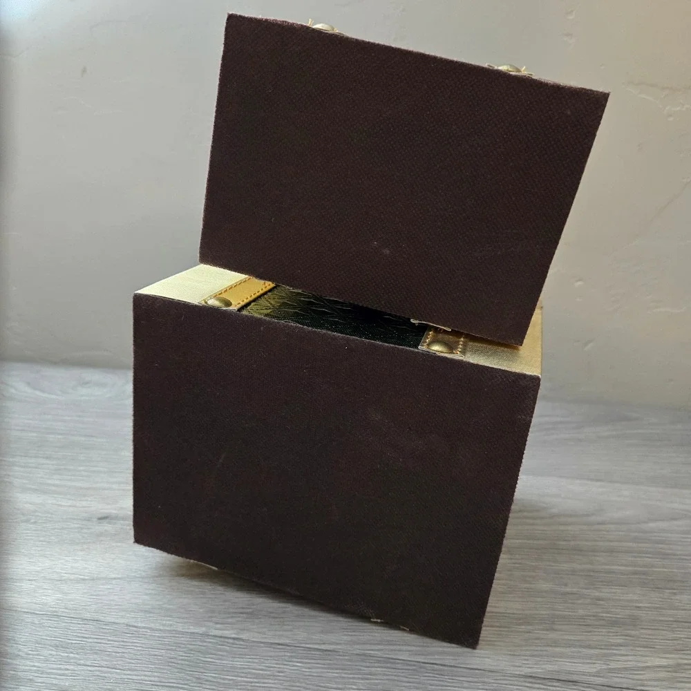 N/A decorative trunk